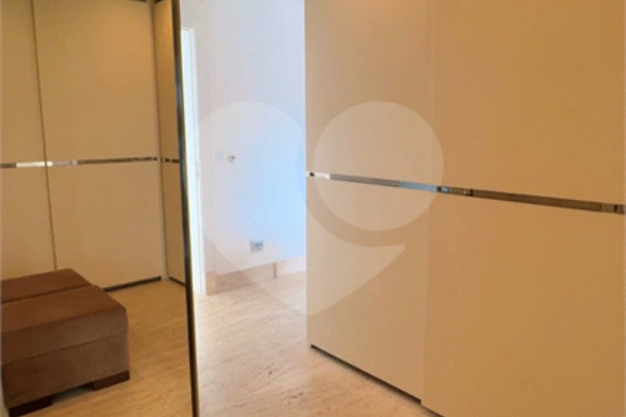 Casa à venda com 4 suítes no condomínio Villaggio Houda, São Paulo - SP