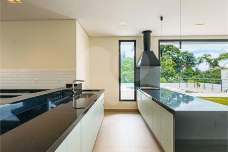 Casa à venda com 4 suítes no condomínio Villa dos Pinheiros, Indaiatuba - SP