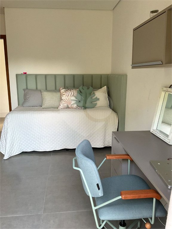 Casa à venda com 4 quartos, sendo 3 suítes,  no condomínio Vale da Santa Fé, Vinhedo - SP