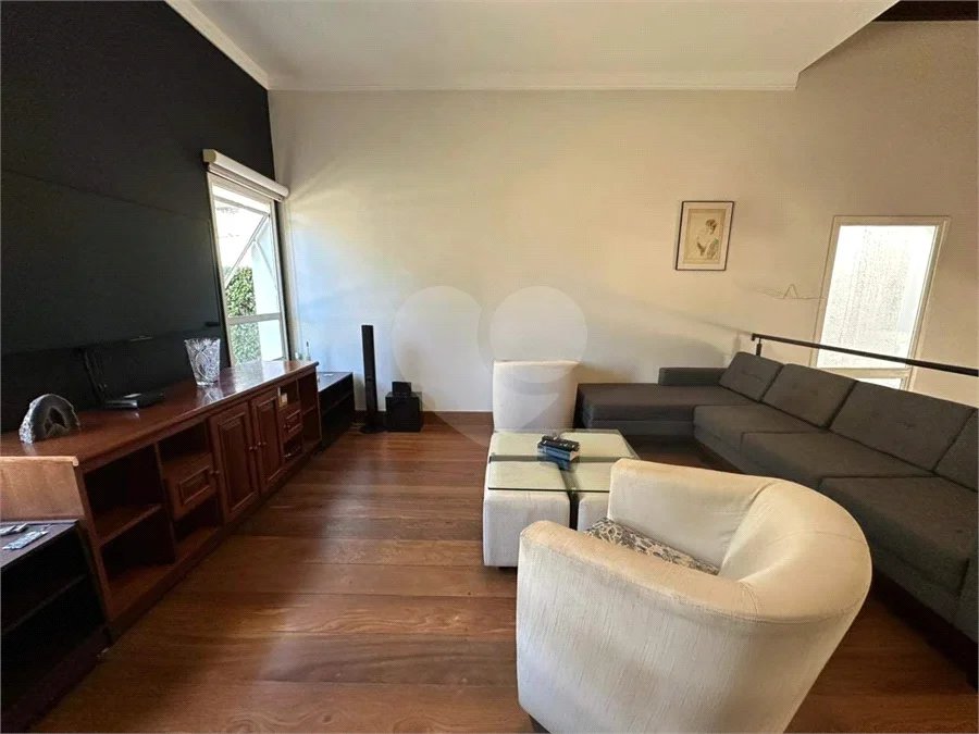 Casa à venda com 3 suítes no condomínio Recanto dos Paturis, Vinhedo - SP