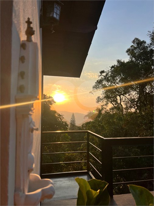 Casa à venda com 4 quartos, sendo 1 suíte,  no condomínio Alpes da Cantareira, Mairiporã - SP