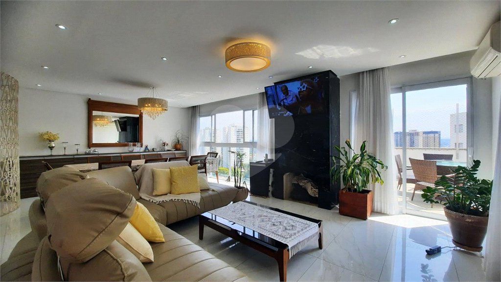 Apartamento à venda com 3 quartos, sendo 1 suíte, em Jardim Marajoara, São Paulo, SP