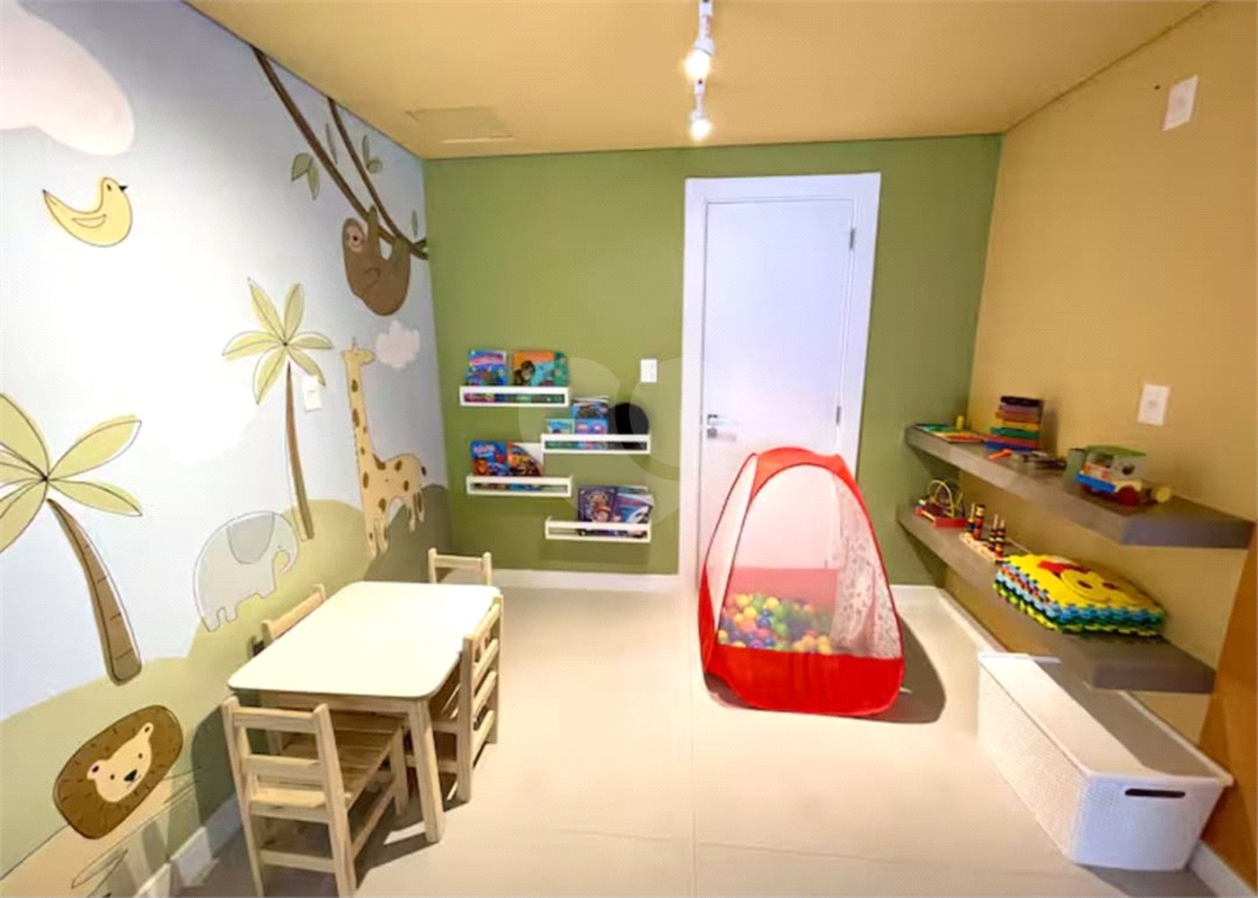 Apartamento à venda com 2 suítes em Jurerê, Florianópolis, SC