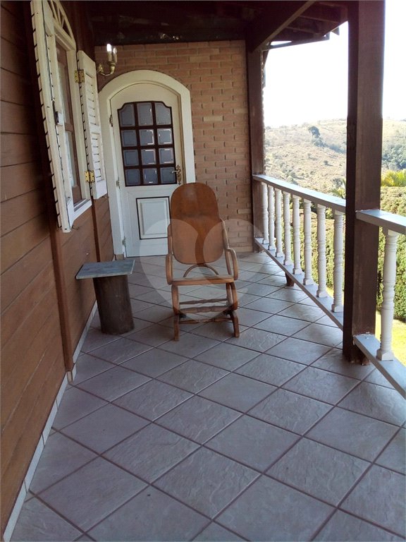 Casa à venda com 6 quartos, sendo 4 suítes, no condomínio Alpes D Ouro, Bom Jesus dos Perdões - SP