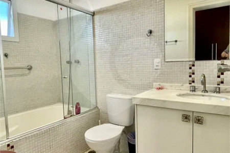 Belíssima casa à venda com 700 m² no Condomínio Tamboré, em Alphaville!!!