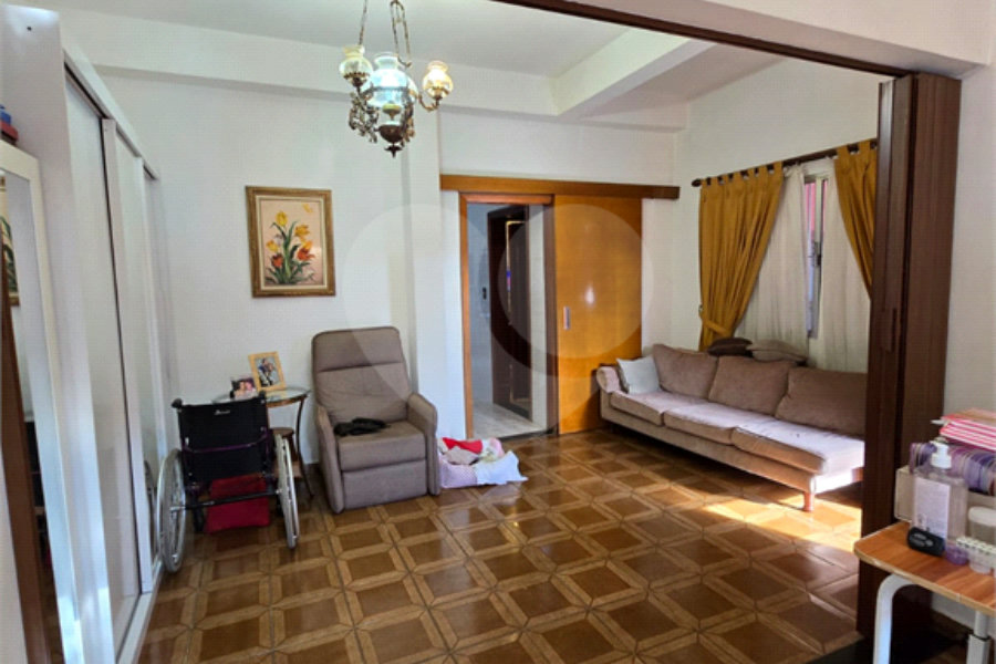 Sobrado à venda com 5 quartos, sendo 1 suíte, em Vila Bonilha, São Paulo, SP