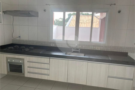 Casa à venda com 3 quartos, sendo 1 suíte, no condomínio Portal das Acacias, Indaiatuba - SP