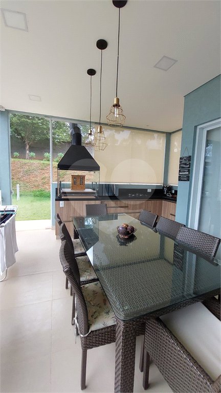 Casa à venda com 4 suítes no condomínio Figueira Garden, Atibaia - SP