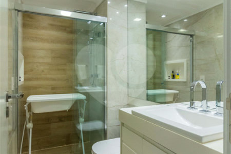 Apartamento à venda com 3 suítes em Vila Gumercindo, São Paulo, SP