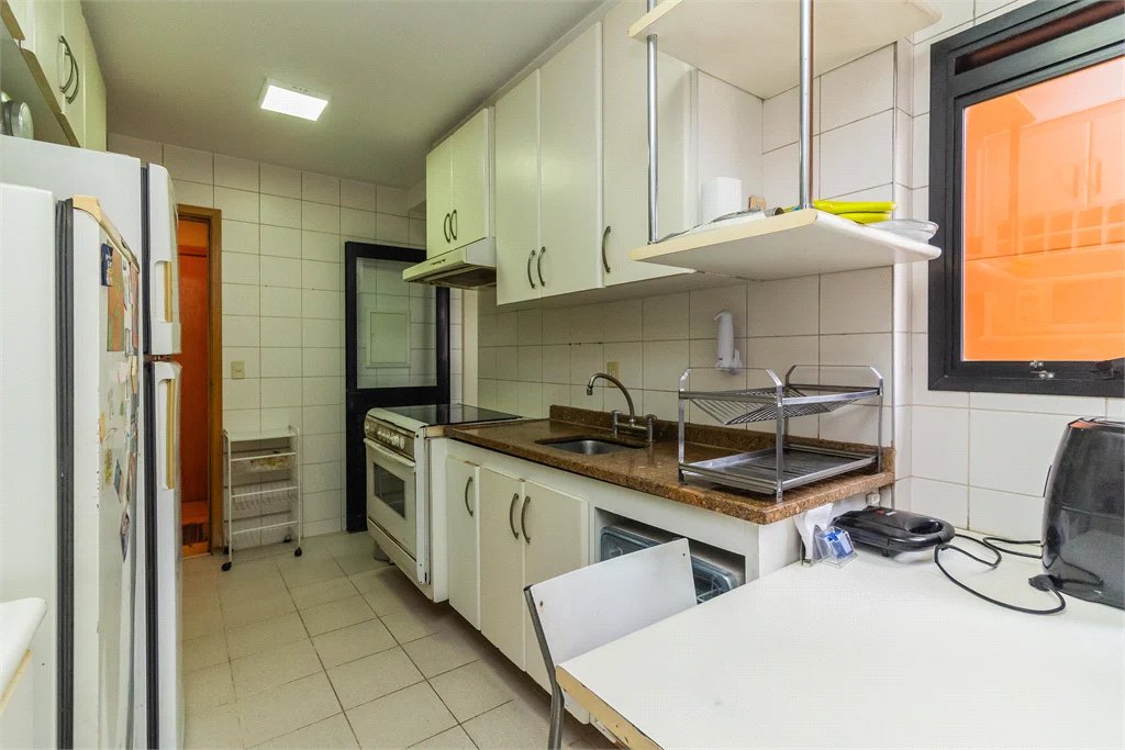 Apartamento à venda com 4 quartos, sendo 3 suítes, em Alto da Lapa, São Paulo, SP