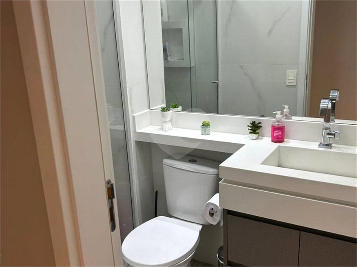 Apartamento à venda com 2 quartos, sendo 1 suíte,  em Continental, Osasco, SP