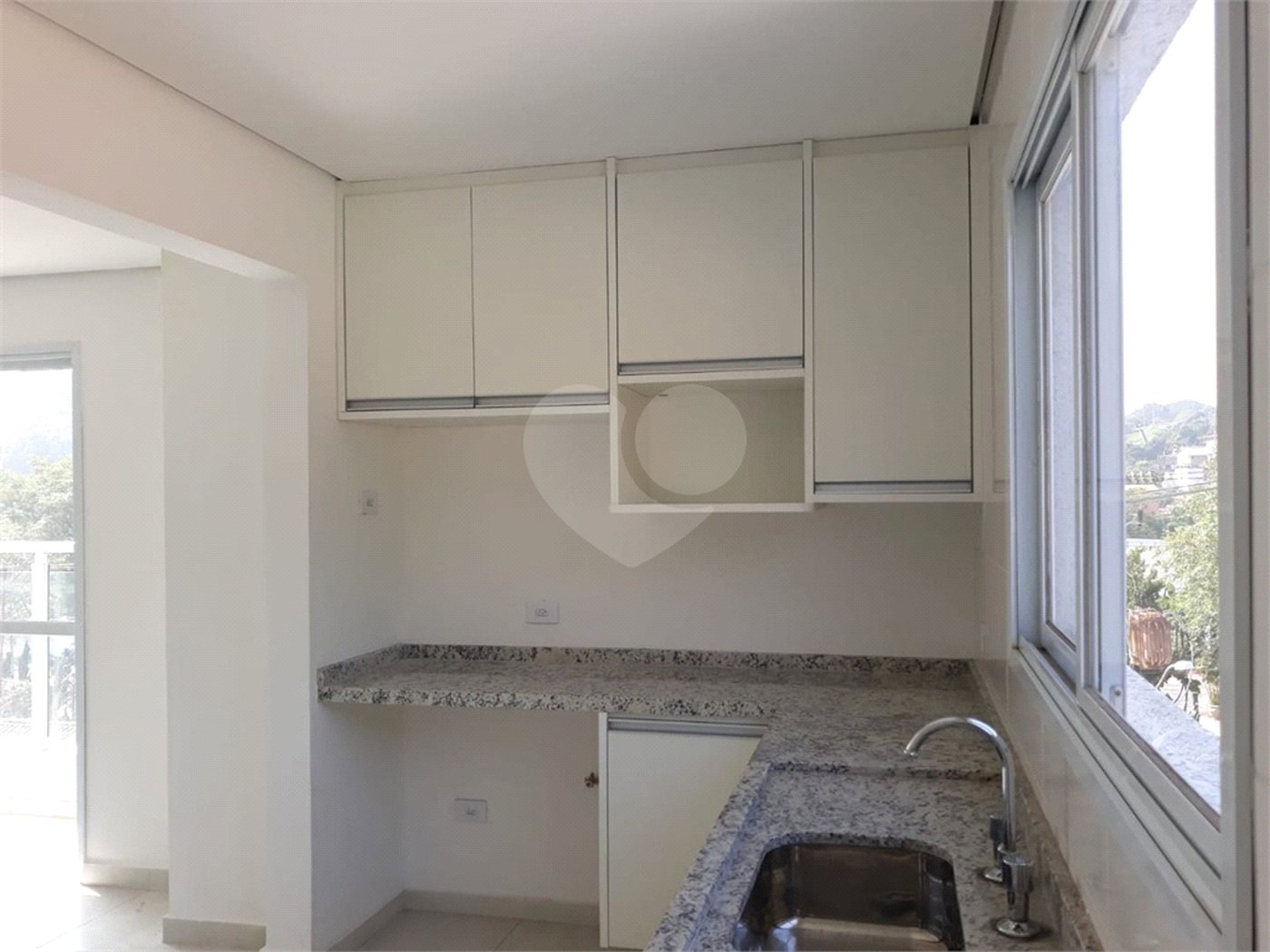 Apartamento à venda ou para alugar com 2 quartos, sendo 1 suíte,  em Vila Santa Isabel, São Roque, SP