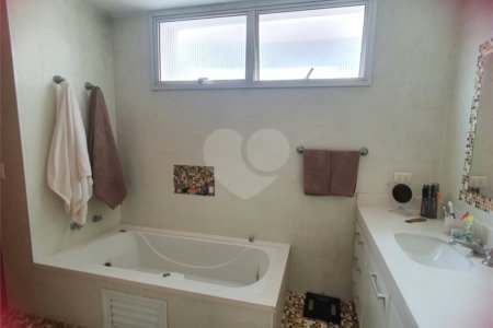 Apartamento à venda com 3 quartos, sendo 2 suítes, em Itaim Bibi, São Paulo, SP