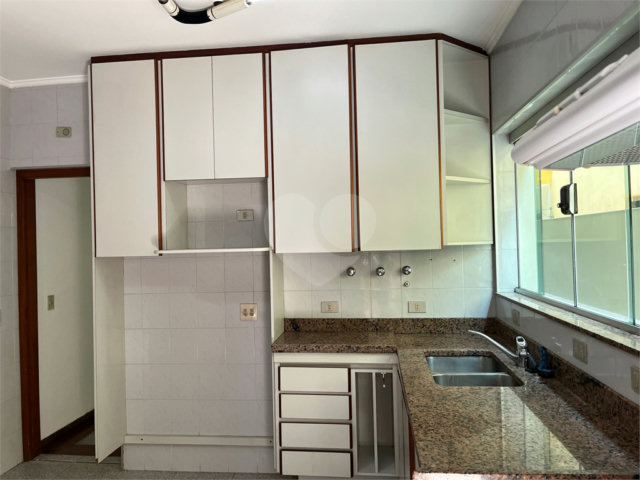 Sobrado à venda com 3 quartos, sendo 1 suíte,  em Chácara Santo Antônio, São Paulo, SP