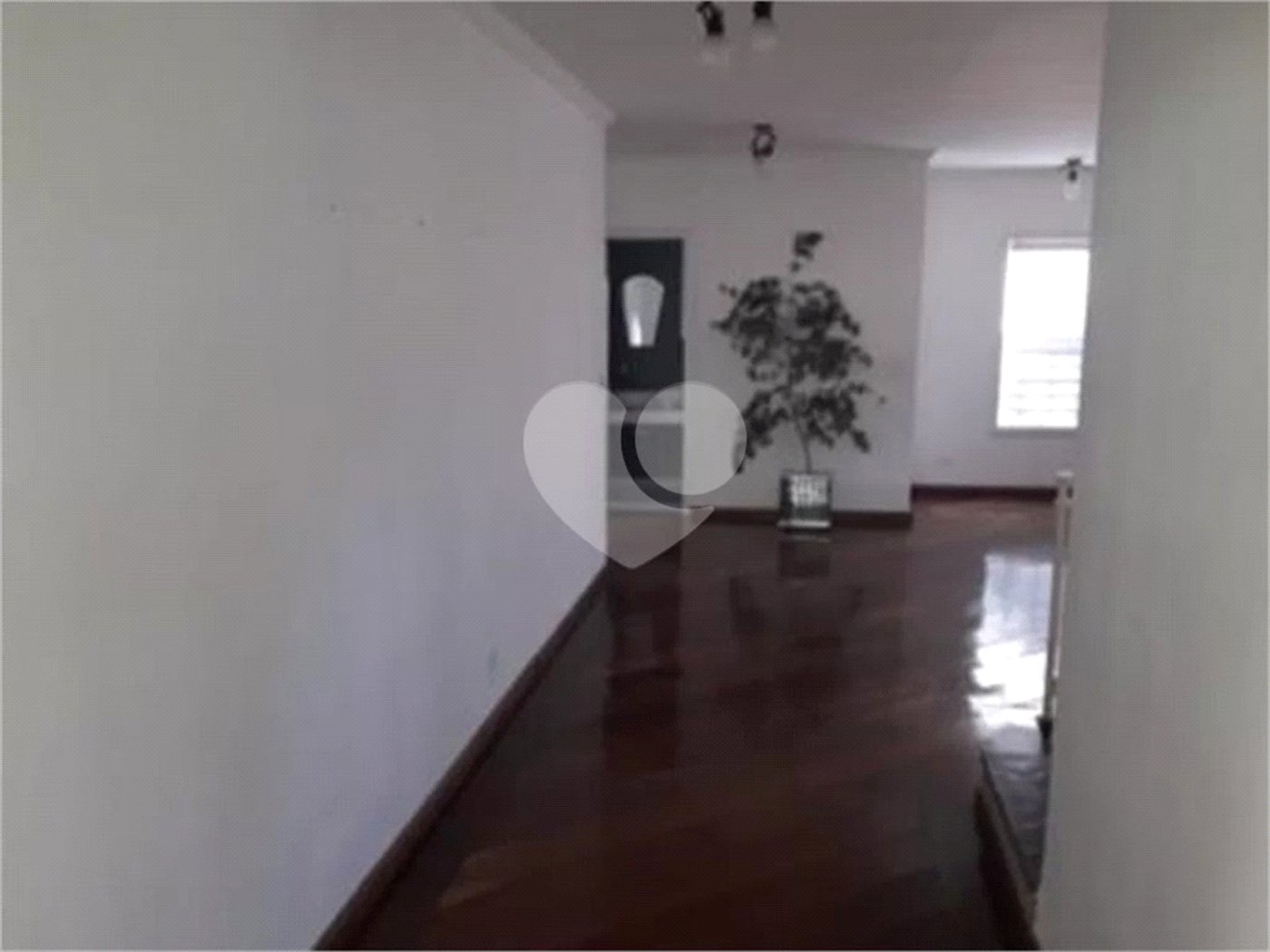 Casa à venda com 4 suítes no condomínio Suíça da Cantareira, Mairiporã - SP