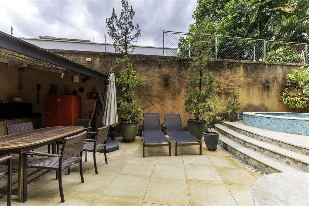 Duplex para alugar com 4 quartos, sendo 3 suítes,  em Alto de Pinheiros, São Paulo, SP