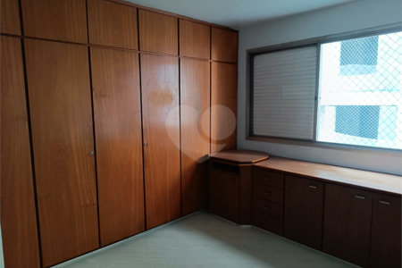 Apartamento à venda com 3 quartos, sendo 1 suíte, em Moema, São Paulo, SP