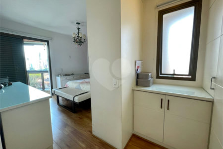 Apartamento à venda com 4 quartos, sendo 3 suítes, em Campo Belo, São Paulo, SP