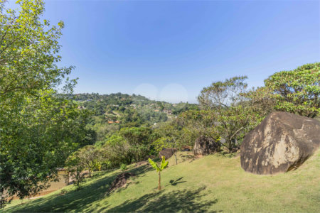 Casa à venda com 5 suítes no condomínio Vale da Santa Fé, Vinhedo - SP