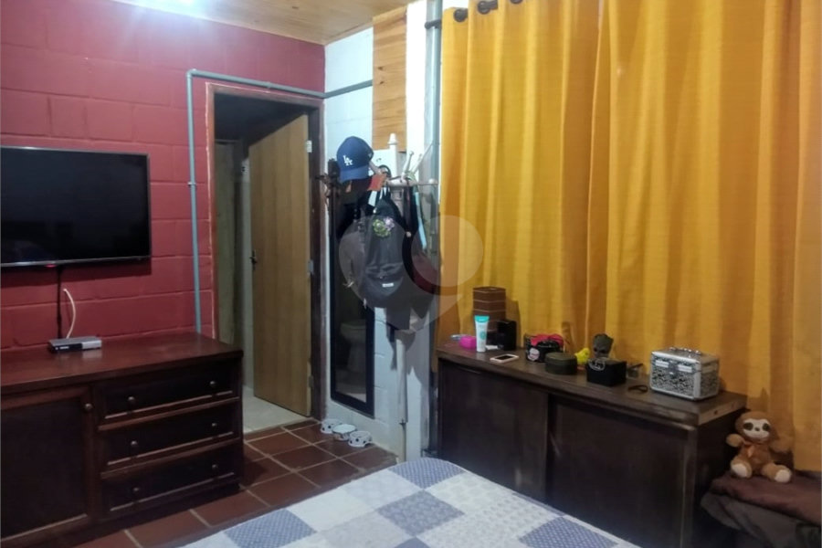 Casa à venda com 3 quartos, sendo 1 suíte, no condomínio Cinco Lagos, Mairiporã - SP