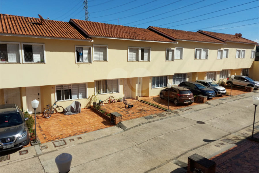 Casa à venda com 3 quartos, sendo 1 suíte, no condomínio Vila das Macieiras, São Paulo - SP
