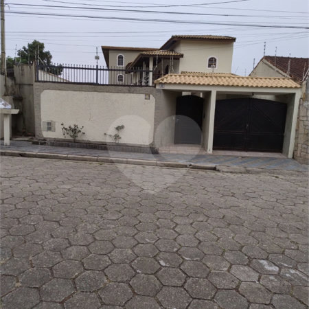 Sobrado à venda com 6 quartos, sendo 2 suítes, em Balneário Stella Maris, Peruíbe, SP