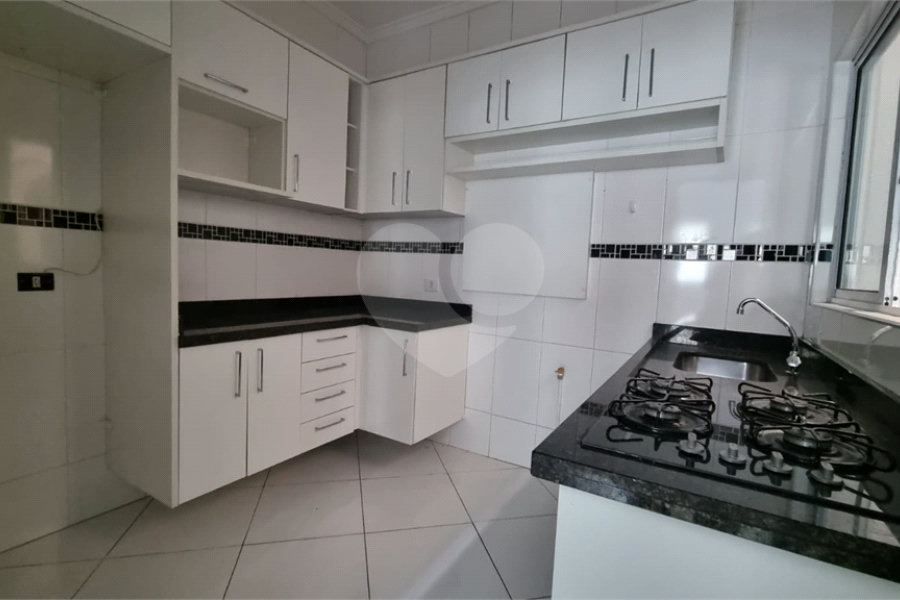 Casa à venda com 3 quartos, sendo 1 suíte,  no condomínio Rafaela I, São Paulo - SP