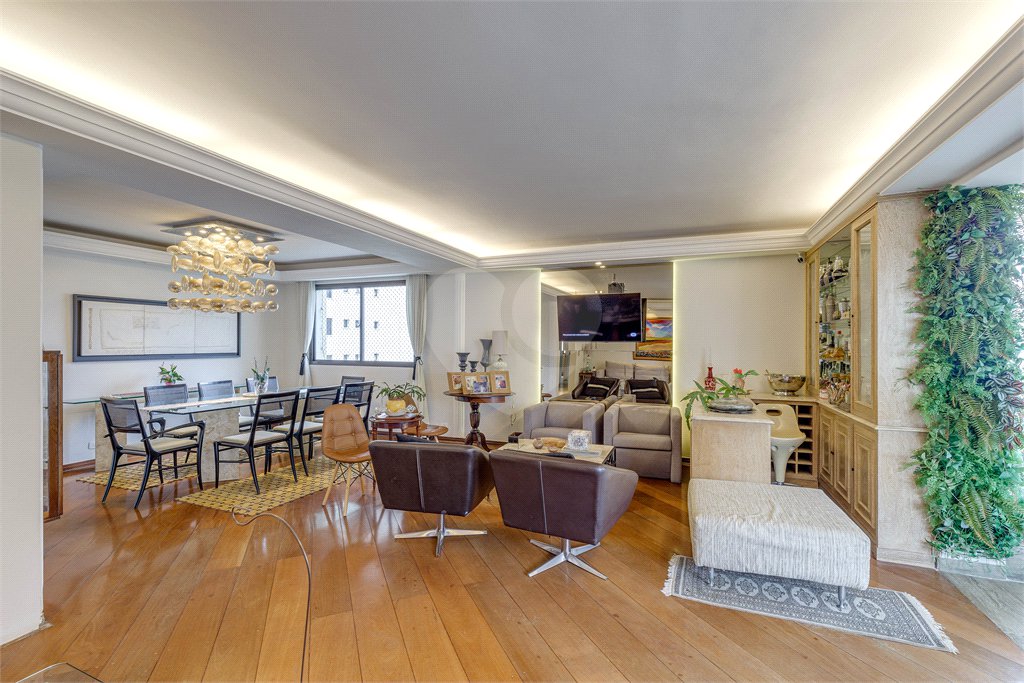 Apartamento à venda com 4 quartos, sendo 2 suítes, em Campo Belo, São Paulo, SP