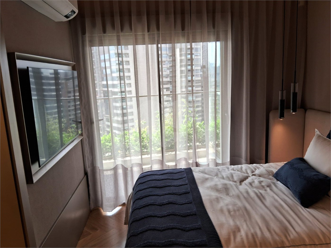 Apartamento à venda com 3 suítes em Moema, São Paulo, SP