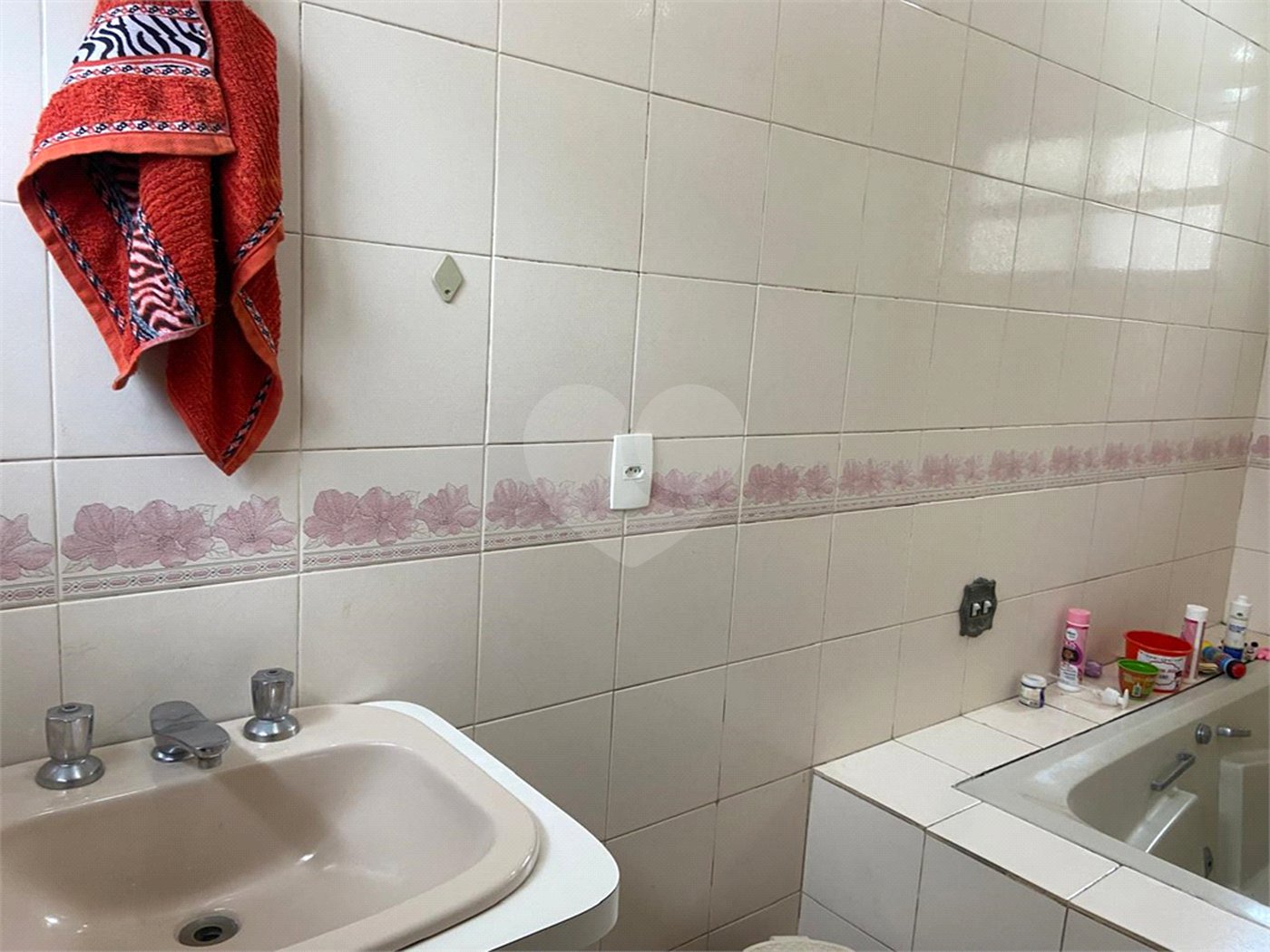 Casa à venda com 3 quartos, sendo 2 suítes, em Vila Carrão, São Paulo, SP