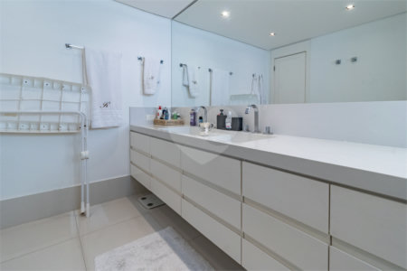 Apartamento à venda com 4 quartos, sendo 3 suítes, em Santa Cecília, São Paulo, SP