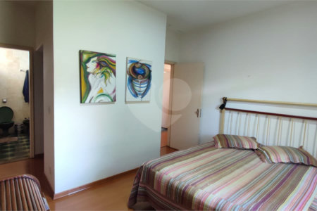 Casa à Venda de 3 dormitórios em São Carlos, no bairro Parque Santa Marta