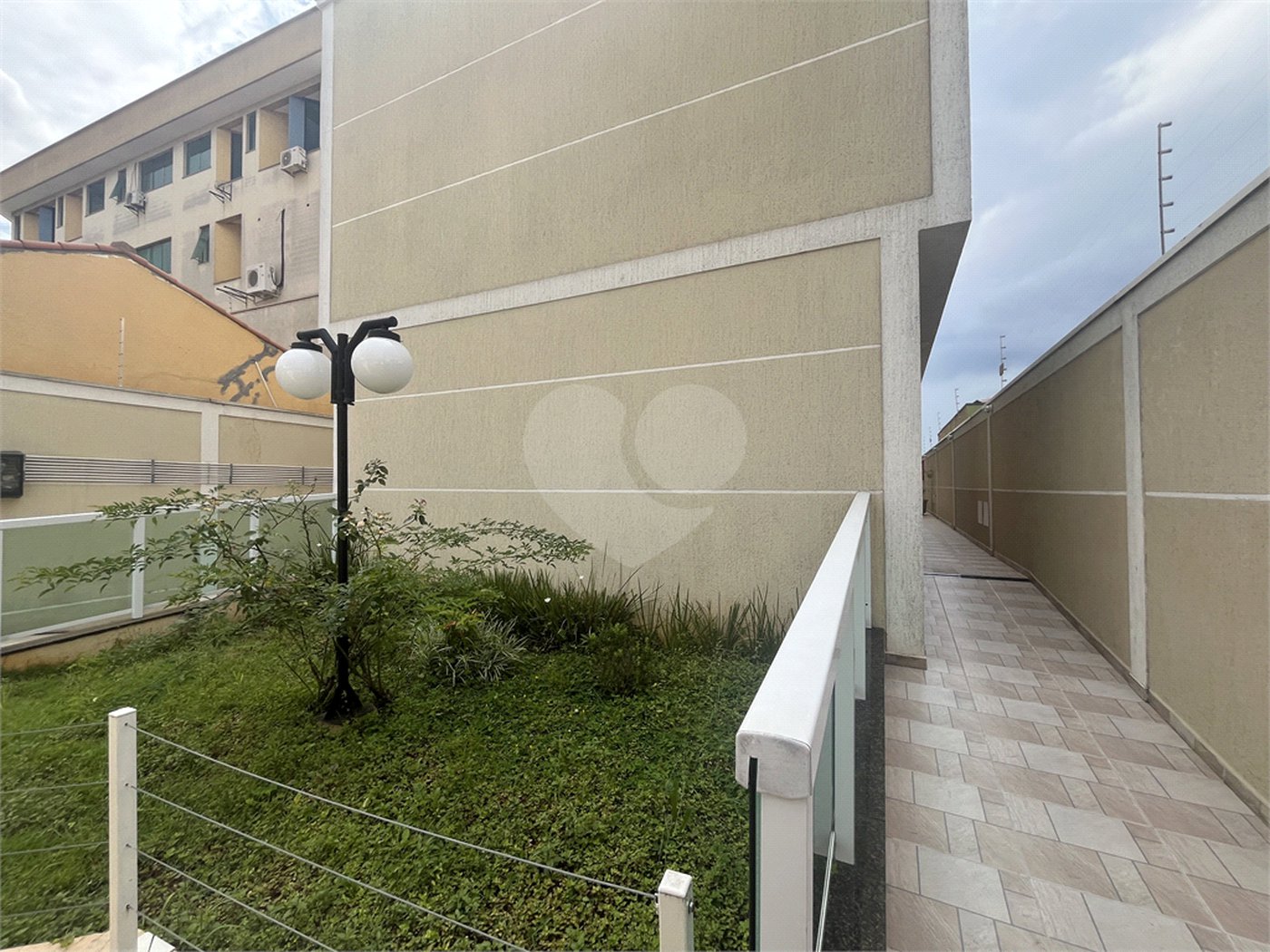 Casa à venda com 3 quartos, sendo 1 suíte,  no condomínio Capigaí, São Paulo - SP