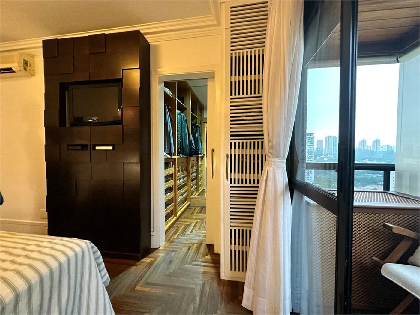 Apartamento à venda com 4 quartos, sendo 3 suítes, em Vila Andrade, São Paulo, SP