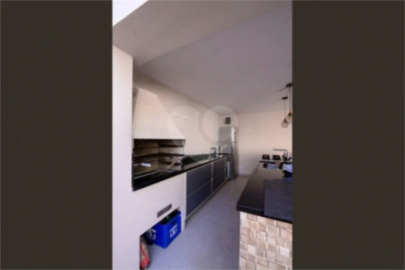 Casa com 4 Dormitórios sendo 1 suíte, com 3 Vagas