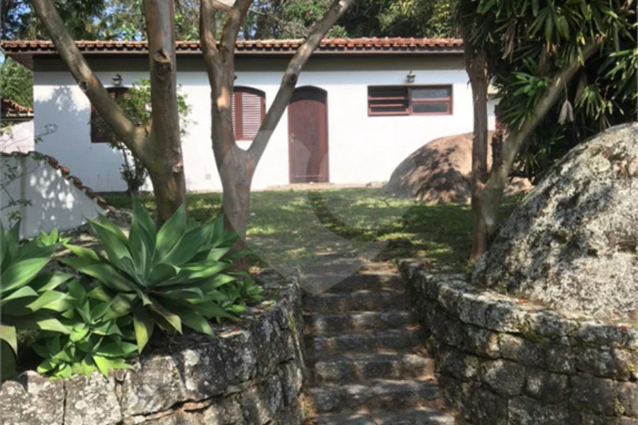 Casa à venda com 6 quartos, sendo 5 suítes, em Roseira, Mairiporã, SP