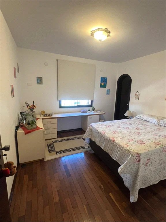 Casa à venda com 5 quartos, sendo 4 suítes, em Parque Maria Helena, São Paulo, SP