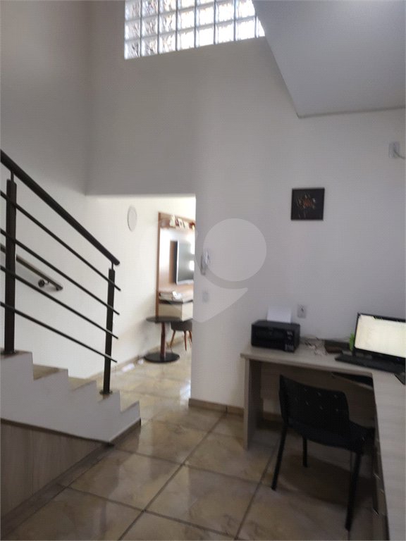 Sobrado à venda com 5 quartos, sendo 1 suíte,  em Vila Bela Vista, Suzano, SP