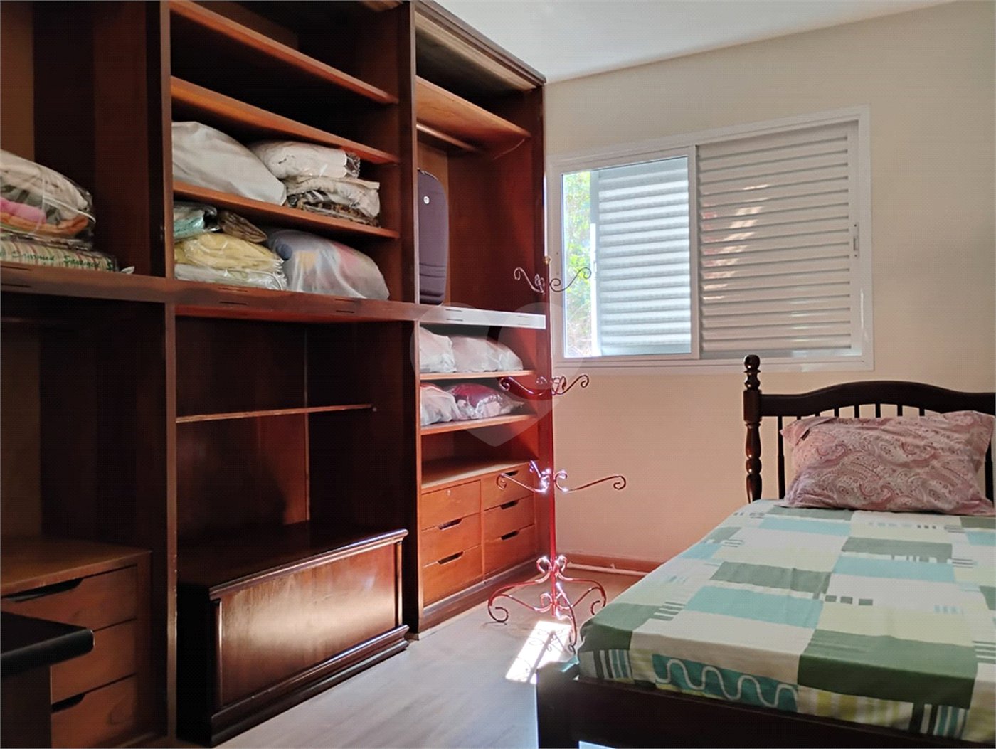Vende-se apartamento no Jardim Aeroporto com 03 dormitórios