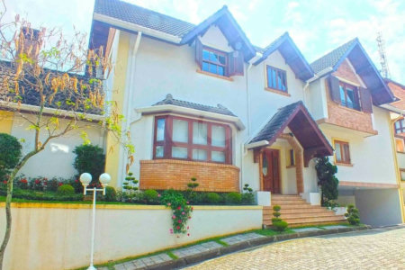 Casa à venda com 5 suítes no condomínio Vilaggio Monte Alegre, São Paulo - SP