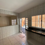 Casa térrea com salão comercial para venda no Santa Felícia.