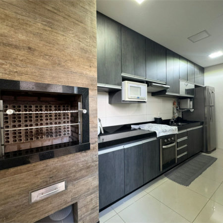 Sobrado á venda com Edícula, no Jardim Embaré, em São Carlos-SP.