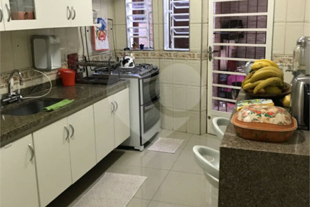 Sobrado à venda com 3 quartos, sendo 1 suíte, em Vila do Castelo, São Paulo, SP