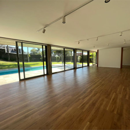 Sobrado para alugar com 5 quartos, sendo 4 suítes, em Jardim Everest, São Paulo, SP