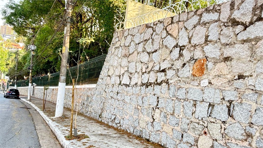 Sobrado à venda ou para alugar com 15 quartos em Tremembé, São Paulo, SP