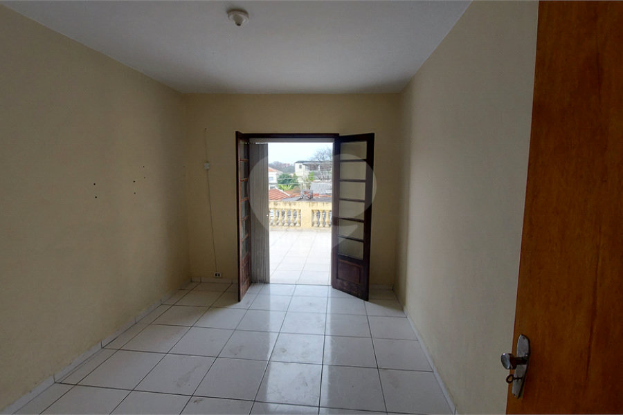 Sobrado à venda com 4 quartos, sendo 1 suíte, em Vila Guarani, São Paulo, SP