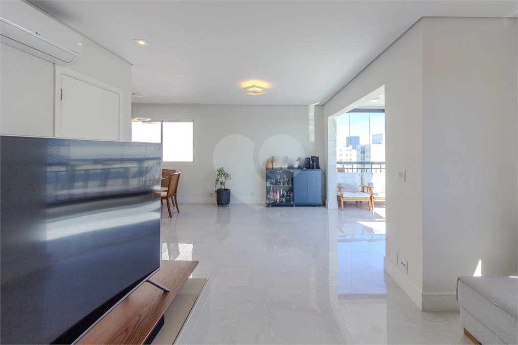 Apartamento à venda com 3 suítes em Vila Ipojuca, São Paulo, SP