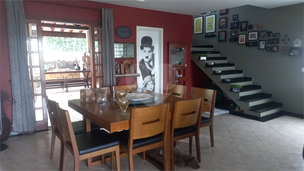 Casa à venda com 3 quartos, sendo 2 suítes, em Jardim Imperial Hills III, Arujá, SP