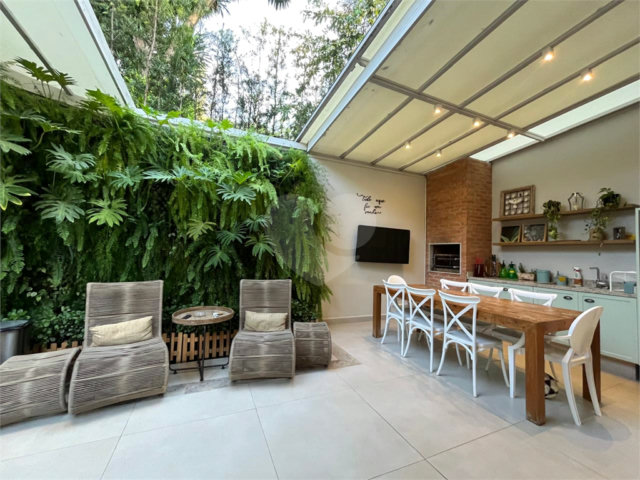 Casa à venda com 3 suítes no condomínio Domus, São Paulo - SP