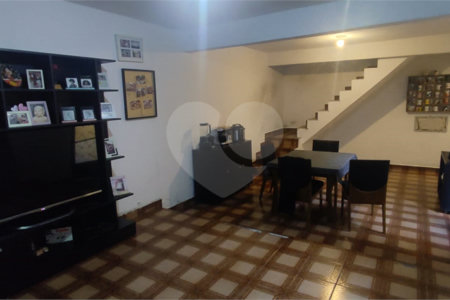 Sobrado à venda com 6 quartos, sendo 1 suíte, em Vila Acoreana, Poá, SP